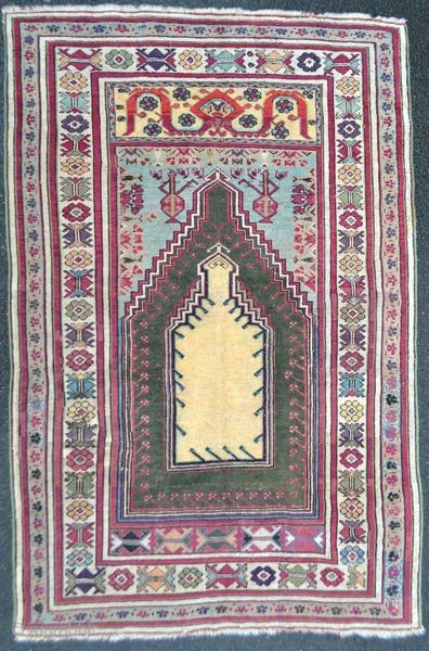 Kirsehir rug from Anatolia, around 1880 in good condition.

Origin : Turkey
Period : around 1880
Size : 180 x 120 cm
Material : wool on wool
Good condition
Vegetable dyes
Handwoven

This rug has been cleaned by a professional.

✦  ...