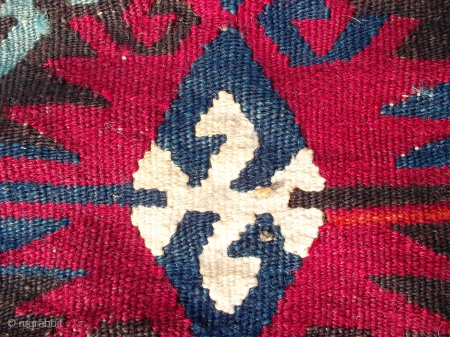 anatolian kilim half with glowing colours,
the pristine  white colour is cotton,contrasting the wool parts very well
the natural colours are deeply satured 
weft ends are all brought to the backside as seen  ...