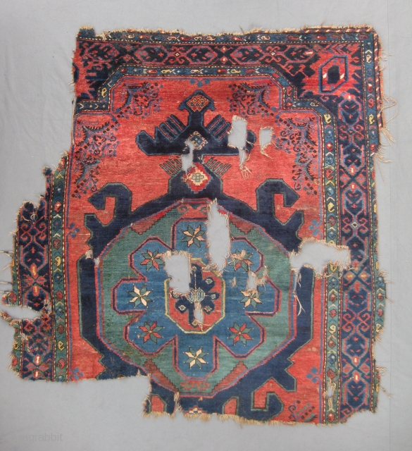 Fragment of a very unusual Armenian rug that we found during our travels in the Caucasus this summer. Brown woolen warps and a double and occasionally triple red weft.
Size: ca.150 x 140 