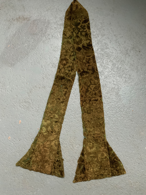 Italian green antique silk velvet priest’s stola 16/17th cent. The stola ( stole ) has been formed using from parts of the same silk velvet whose texture is in relief according to  ...