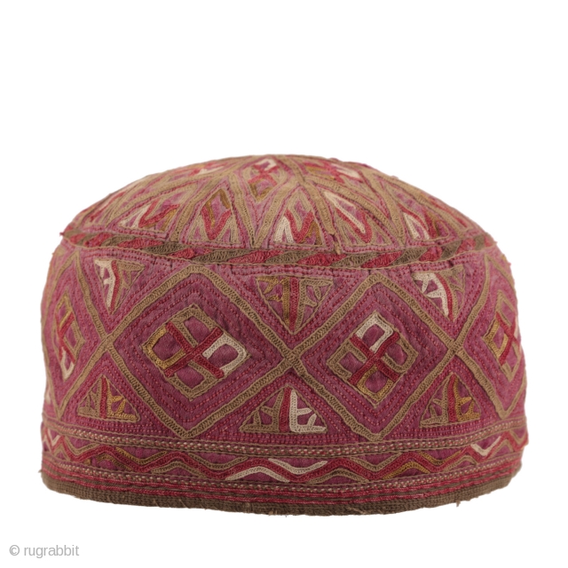 hat from central asia - turkmenistan 1930s - 14670
almost
circumference = 50.50 cm = 19.88"
height = 11.50 cm = 4.53"              