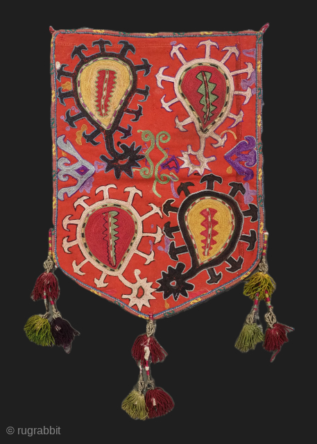 Antique Uzbek Lakai tribe Uut Kap Ilgich, silk on red mogul cotton, circa 1900.