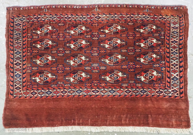 Antique Yomut Turkmen 16 gul chuval face with superb colour.
Size: 3ft 7in x 2ft 6in (110 x 76cm).
Circa 1880.
The chuval face is very well drawn with 16 Yomut chuval guls, the minor ...