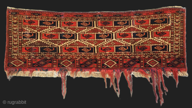 Antique Tekke Turkmen torba of very fine weave, with 'curled leaf' design.
Size: 3ft 0in x 1ft 1in (91 x 33cm) face size.
Circa 1850-75.
A very interesting Tekke Turkmen torba face of very fine ...