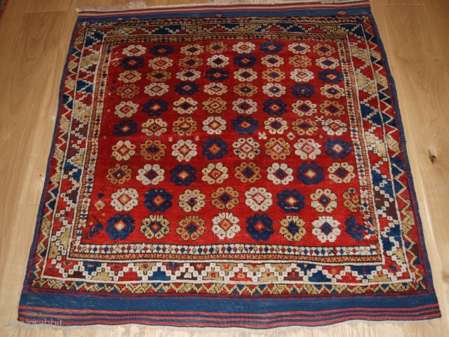 Antique Turkish Bergama rug of small square size, the rug has an interesting all over floral rosette design. www.knightsantiques.co.uk 
Size: 4ft 3in x 4ft 0in (130 x 122cm).


2nd half 19th century.

The rug  ...