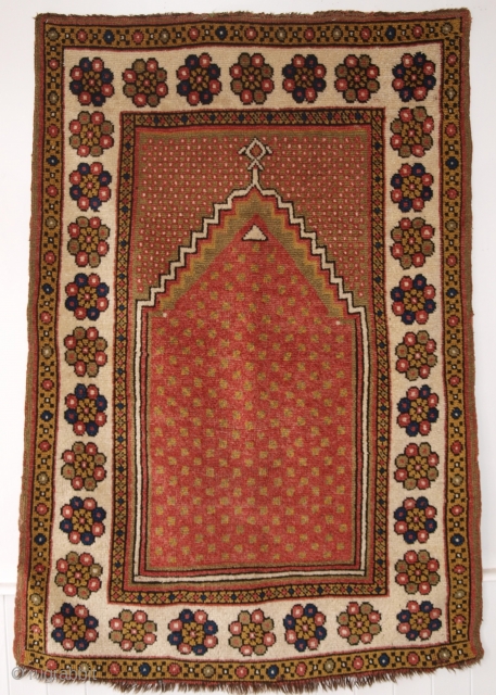 Antique Turkish Monastir prayer rug of classic minimalistic design with superb rose red field. www.knightsantiques.co.uk Size: 4ft 11in x 3ft 3in (151 x 100cm).

Circa 1900.

The rug has very soft wool and a  ...