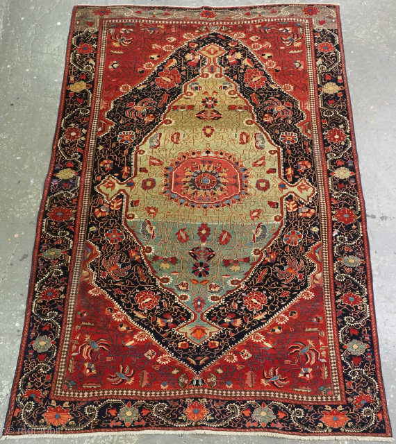 Antique Persian Sarouk rug, size: 203 x 135cm. 
www.knightsantiques.co.uk
simon@knightsantiques.co.uk
                        