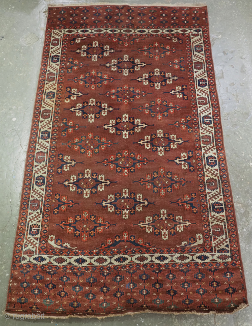 Antique Yomut Turkmen small main carpet, c-centred kepse gul design. Early 19th century. Size: 285 x 167cm.
This carpet has recently been acquired having been in the same family since 1910 or earlier, ...
