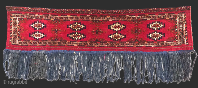 Antique Saryk Turkmen torba with a latch hook gul design, this design is best known for the Salor examples that are published in most Turkmen books.
Size: 4ft 7in x 1ft 1in (140  ...