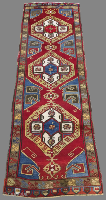 Antique Turkish Konya region, Karapinar village long rug / runner of classic triple medallion design.
Circa 1900. Size: 12ft 0in x 4ft 0in (365 x 121cm).
A good example of a Karapinar village long ...