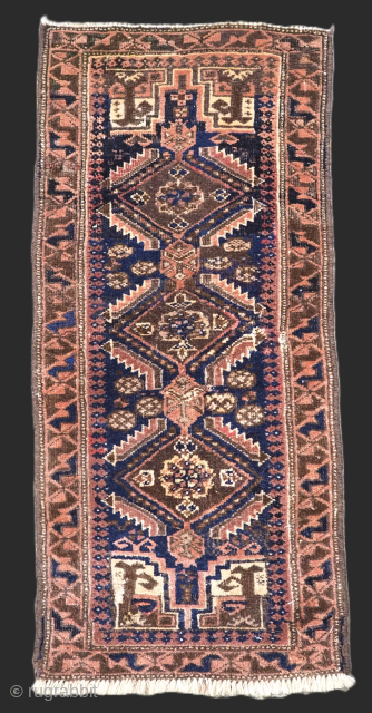 Size: 2ft 8in x 1ft 3in (81 x 38cm).

Antique Salar Khani Baluch pushti bag face with a repeat herati design, on a dark indigo blue ground.

Circa 1900.

Pushti were used as pillows or  ...