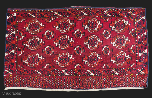 Antique Saryk Turkmen chuval face with 12 chuval guls on a rich red coloured ground.
Circa 1890.
Size: 4ft 8in x 2ft 8in (143 x 82cm).
An interesting chuval face with three rows of four ...