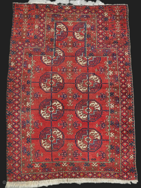 Antique Baluch prayer rug of rare form with Turkmen design.
Circa 1880 or earlier.
Size: 4ft 2in x 2ft 10in (126x 86cm).
This rare rug with Turkmen inspired design is considered by Craycraft to be ...