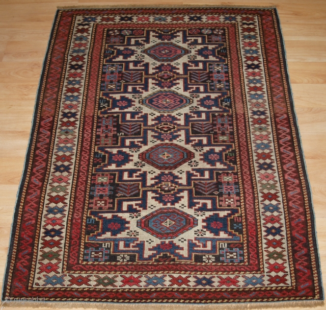 
Antique East Caucasian rug with 'Lesghi star' design. www.knightsantiques.co.uk 

Circa 1900.

A good small rug with a vertical row of four 'Lesghi' stars. The ivory stars stand out from the dark indigo blue  ...