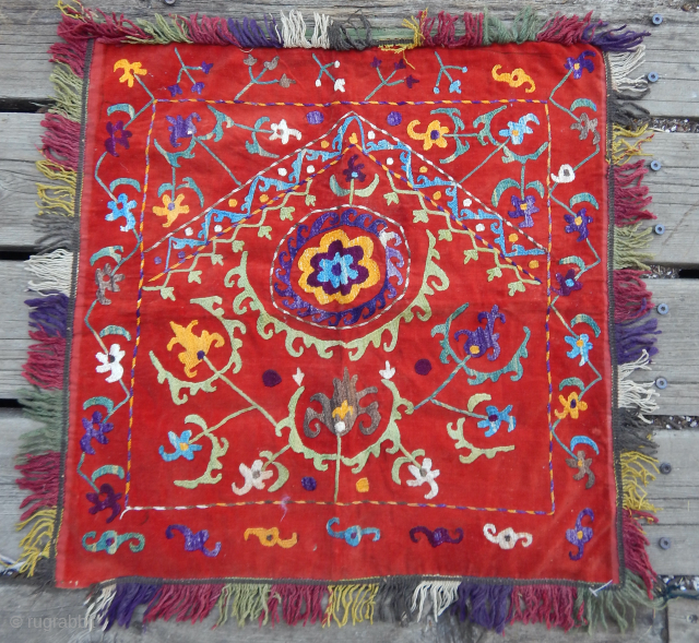 Antique Ouzbek Laki Ilgich with Mirob -- Moghul Red Cotton or velvet -- Silk embroidery -- circa 1900 -- Russian fabric on the ...