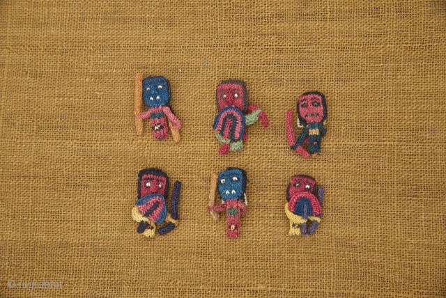 6 Proto-Nasca vigogna wool figurines.                            