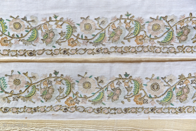 Otoman embroidered towel, 48 X 95 cm , complete but cutter by middle. Circa 1.800.
Very fresh condition                