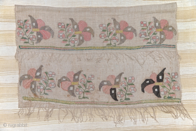 XVIII century Otoman embroidered towel. Unfold : 45 X 97 cm                      