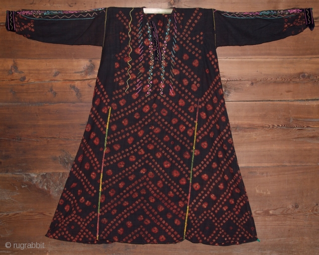 Silk plunge dress from central Syria. Late XIX. Good condition                       