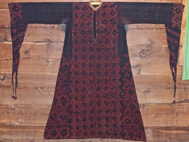 Syrian silk plangi dress, Hama area, XIX century, beautiful heavy, home made silk material. In good condition                