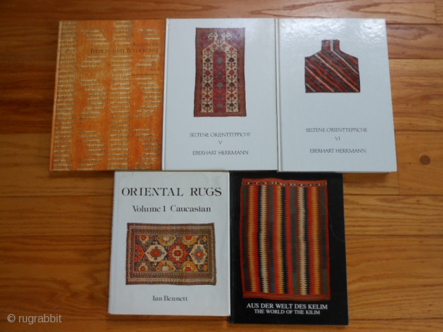 5 Oriental Rug Books:

Oriental Rugs vol.1 Caucasian, Bennett, 1981, very good condition, dust jacket, hard cover.

Aus der Welt des Kilim, Galerie Sailer, 1984, very good condition, hard cover, German/English.

Seltene Orientteppiche vol 6,  ...