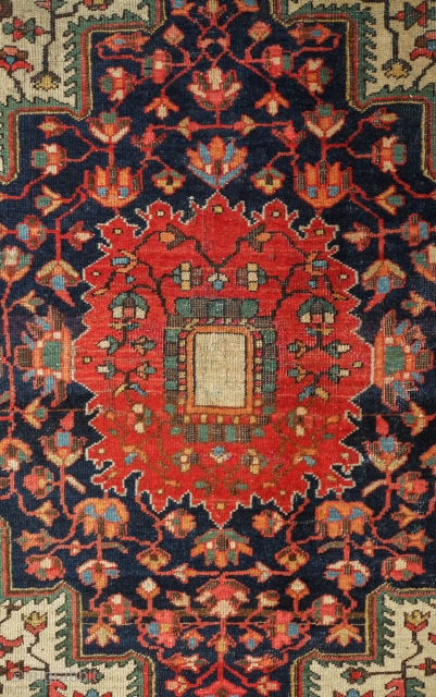 Malayer rug. Early 20th century. Great colors and sweet size.  Excellent composition. 
 Selvedges replaced. 99 x 157 cm             