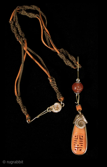 Chinese coral pendant 18th c.
with 22k gold
designed by Bill Barrett                       