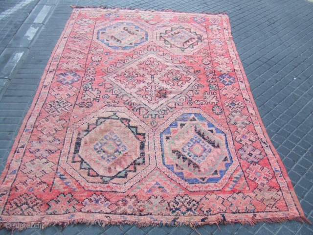 antique moroccan carpet The carpet has been fixed in some places(as you can see on the pictures)Very uniqe design size:260x163-cm / 102.3x64.1-inches


           