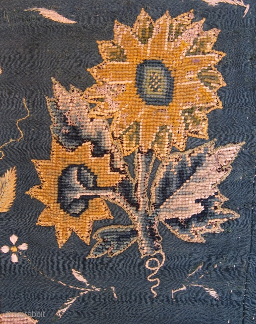 
Rare green cotton textile with sewings over flowers "Grosso Punto" and a second technique called "Punto lanciato"  -Wool & silk -
England or France 1650/1700 -
cm 160x42
Thank you.     