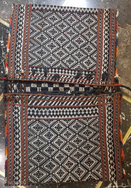 Antique Qashqaee saddelbag


Size:89x55cm

Price:$750
                              
