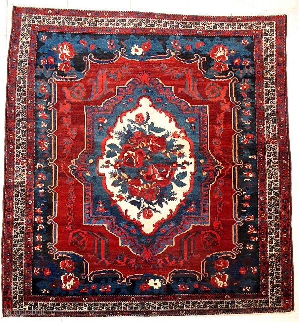 Antique Bakhtiyar rug



SOLD                              