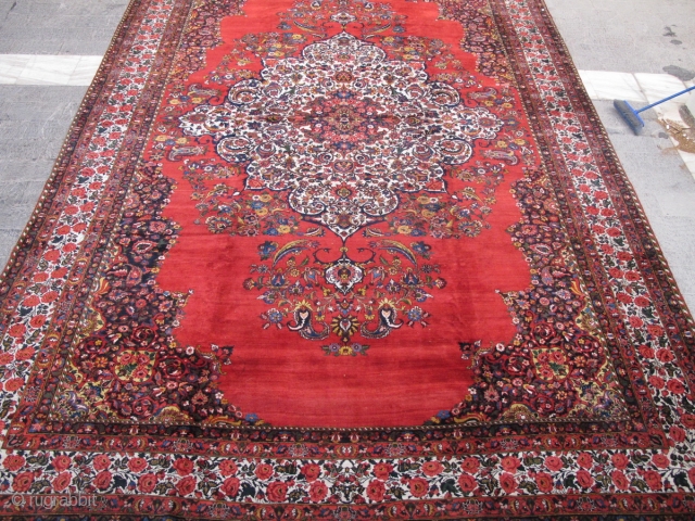 Exceptional Bakhtiyar carpet of Chal Chotor 

530x370cm 

P.O.R                         
