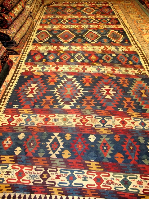 Great exceptional Azerbaijan Kilim

very good condition 


500x195cm
  


SOLD                        