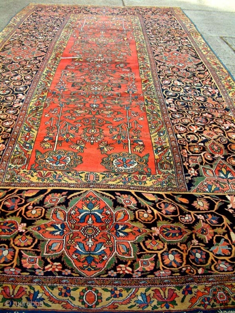 Large antique Bakhshayesh area carpet.

very attractive 

Size:700x350 cm 

P.O.R                        