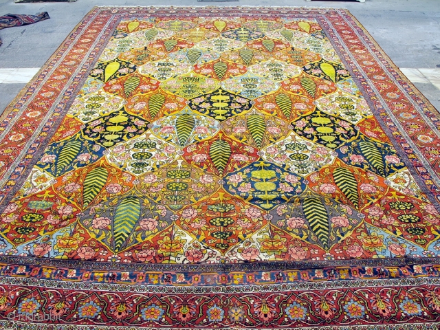 Magnificent antique Bakhtiyar carpet.

580x420cm

P.O.R                             