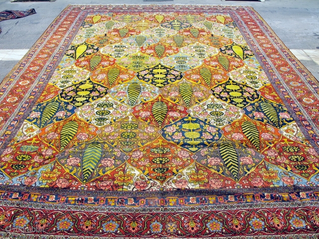 Magnificent antique Bakhtiyar carpet.

580x420cm

P.O.R                             