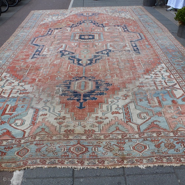 Beautiful Antique Serapi 555 x 355 cm, elegant rug                        