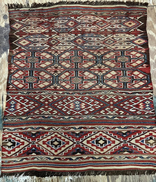 SUMAK
size:93*80
material:wool
age: in 19th                              