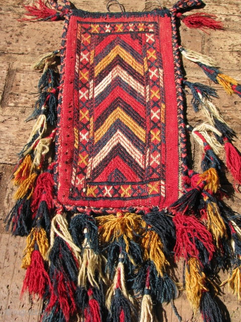 Here is a turkmen old spindle bag with good colors and good condition                    