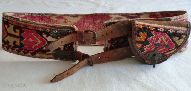 Uzbek Lakai Silk Embroidered Leather Belt with Pouch. This belt shows quite a bit of wear but it is still in good condition.
It measures 3" by 32"
      