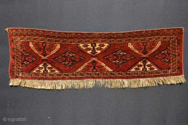 Kizyl Ayak Torba. Ertmen gül. End of 19th century. Perfect condition.
Size : 127cm x 35-33-38cm                  
