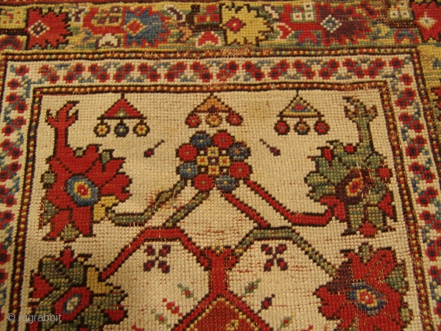 Kız Milas circa 1860. Rare Antique Carpet in original condition.
Size 168 cm x 118 cm.                  