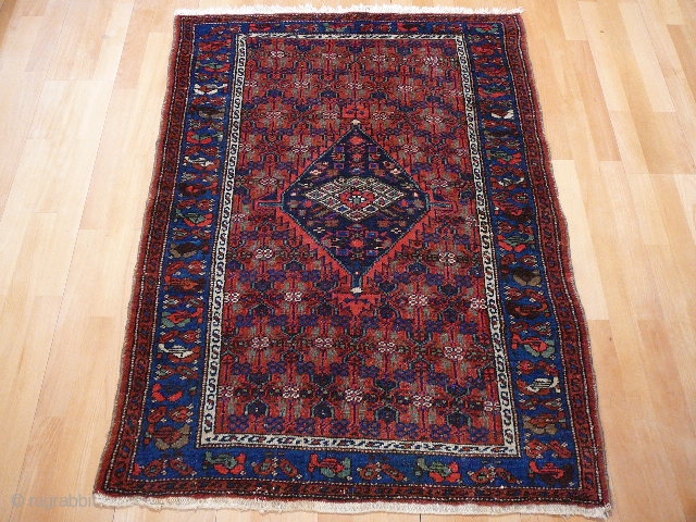 Beautiful antique Malayer rug
Nice colors
Very good condition with all ends original
140 x 95 cm 
For more information or pictures please contact me.           