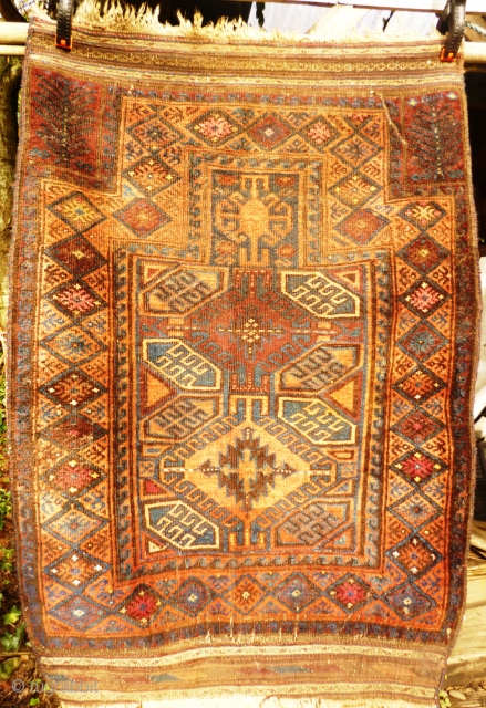 Timuri Prayer rug. Evidence of fuchsine. Moth damage and worn kink. Kelim ends nearly intact. Rear of carpet shown photos 6 & 8.

size: approx 4 ft x 3 ft    