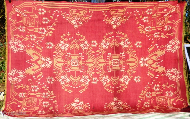 Large Eastern European Kilim, Bessarabian? - good condition, minor stains and removable spots of dirt, needs a clean - see photos. Wool on wool. Colours - magenta, ivory, olive green.

Provenance: Rushbrooke Hall,  ...