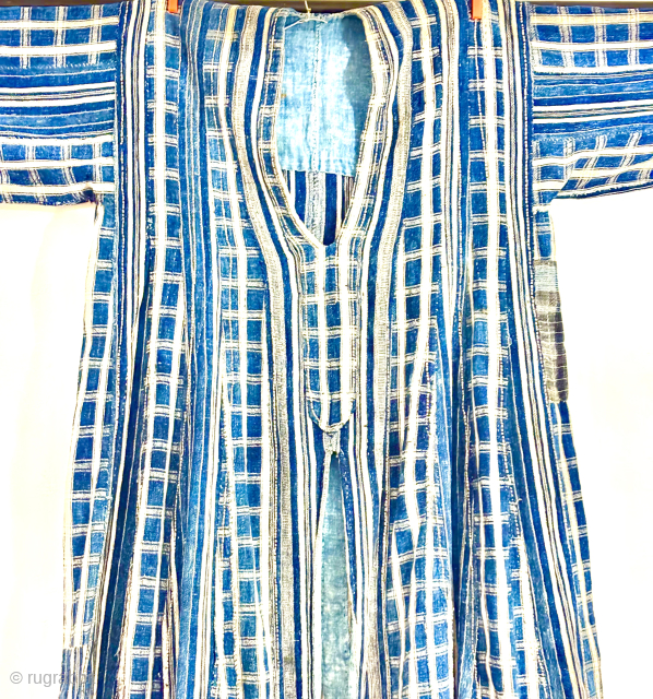 attractive vintage indigo-dyed cotton West African men’s smock or riding tunic. Benin or Togo. Size: 140cm cuff to cuff / 100cm neck to hem. Please enquire via dominicorr.com contact page   