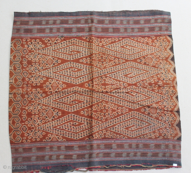 Indonesia textile cloth from Kalimantan. cotton. 19th century. Size : 120cm x 60cm. has minor damage (please see on he picture).            