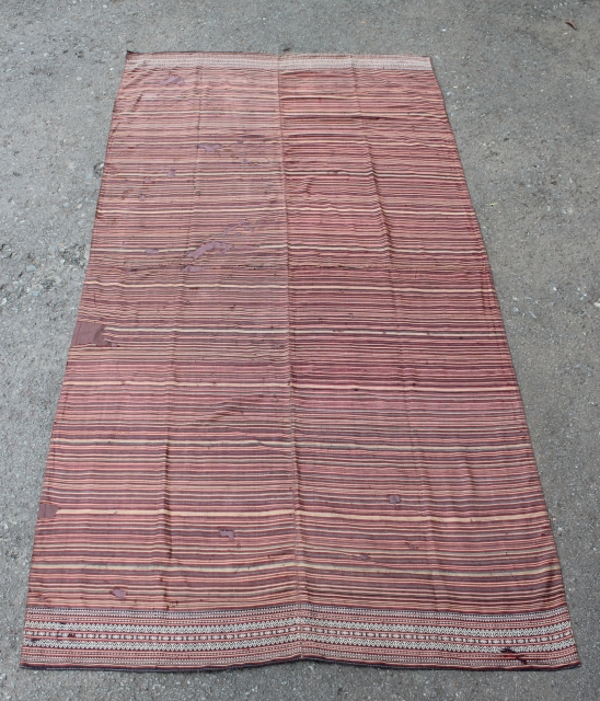 18th-19th century Ceremonial textile from Lampung Abung, Indonesia. this cloth call BIDAK, posible from manggala village at Tulang Bawang.Silk and cotton. Size: 236cm x 121cm.
Condition: there has some holes you can see  ...