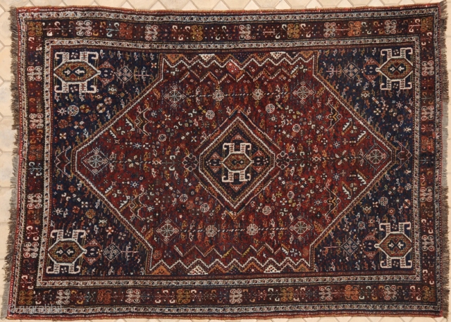 RUG NO : 69 
 
SIZE : 263 x 176 cm 
 
TYPE : 1920
 
ORIGIN : Iran 
 
DESIGN : Qashqai 
 
CONTENT : Wool on wool 
 
BACKGROUND COLOUR :  ...