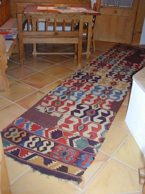 SOLD!
Early and rare Kilim ++ stunning colors. A life time chance for a collector.
size: 399x87cm

email: keramik.heinzlreiter(et)hhpots.com                 